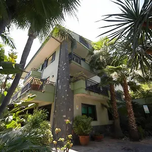 https://hotel-borgo-verde.taorminaitalyhotels.com